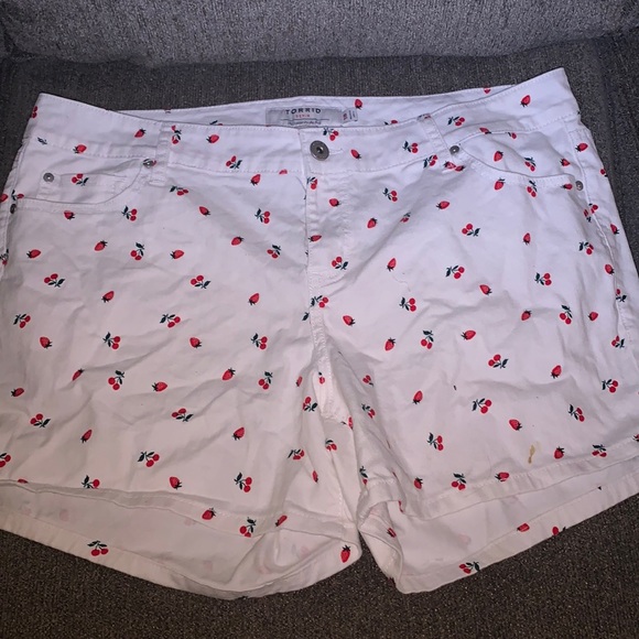 torrid Pants - Women’s white shorts with berry print